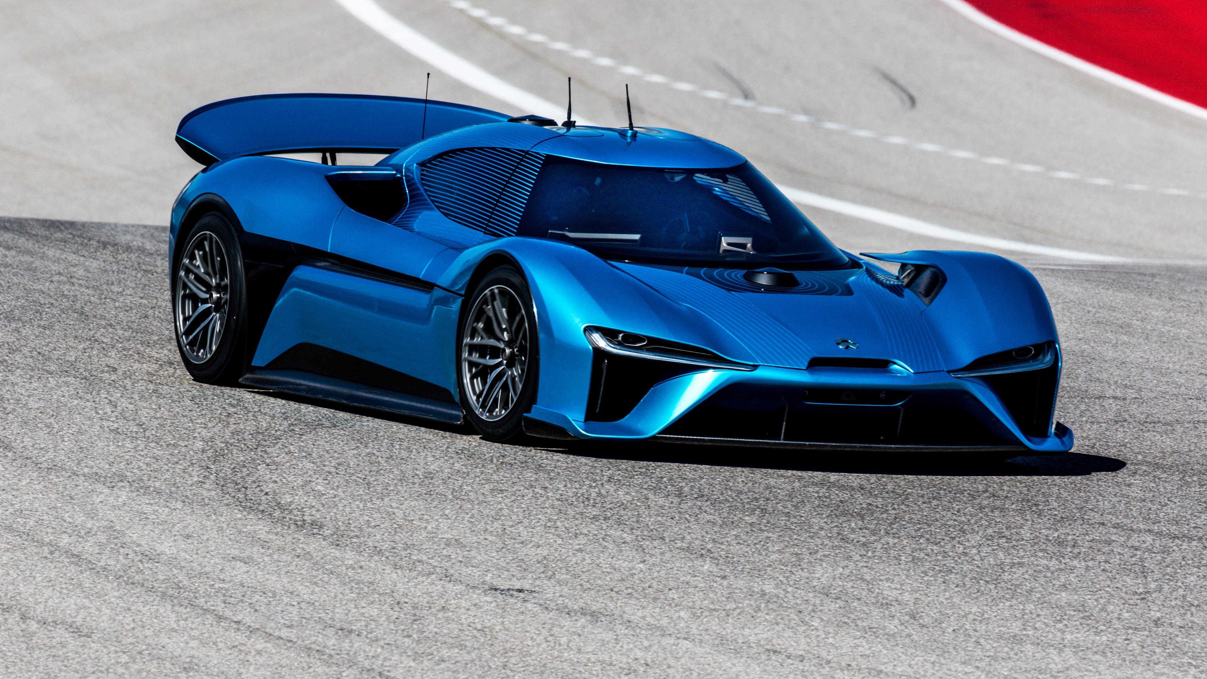 NIO EP9 at Circuit of the Americas setting autonomous lap record